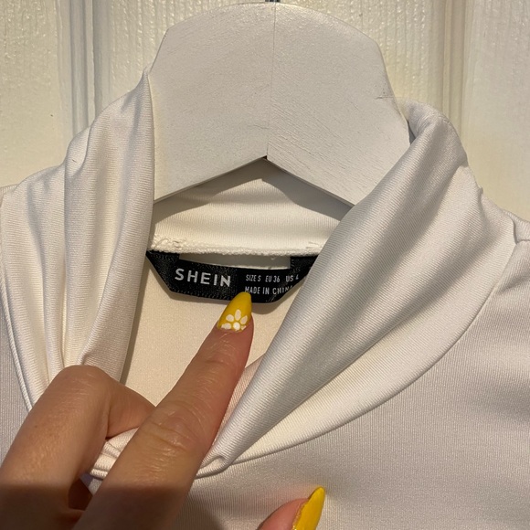 White long sleeve turtleneck - Picture 2 of 3